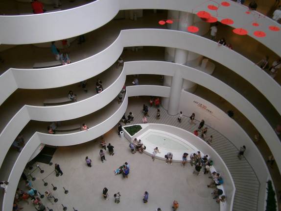 Interior do Guggenheim, na 5a Avenida, em Nova Iorque, nos Estados Unidos
